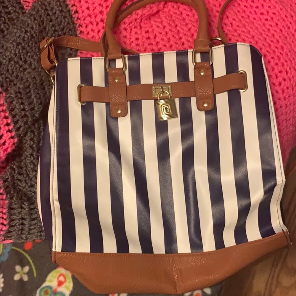 Cute summer purse very spacious